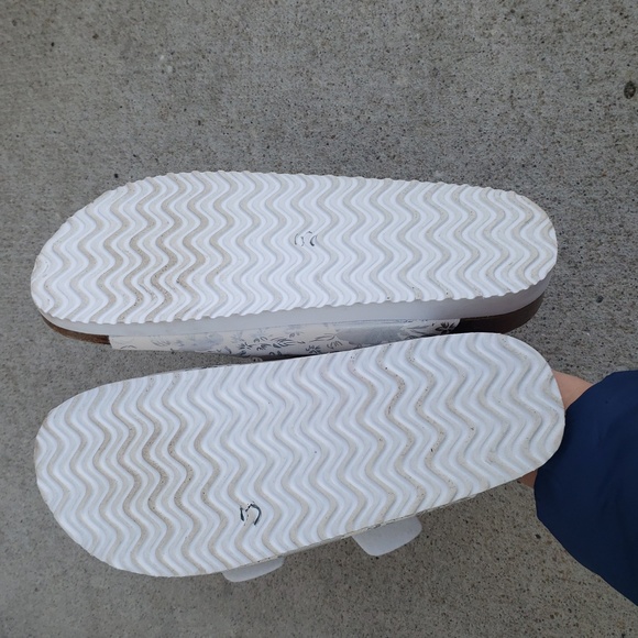 Natural Walk by Esmara Womens Floral Metallic Buckle Sandals Size 7 Comfort - Picture 5 of 15